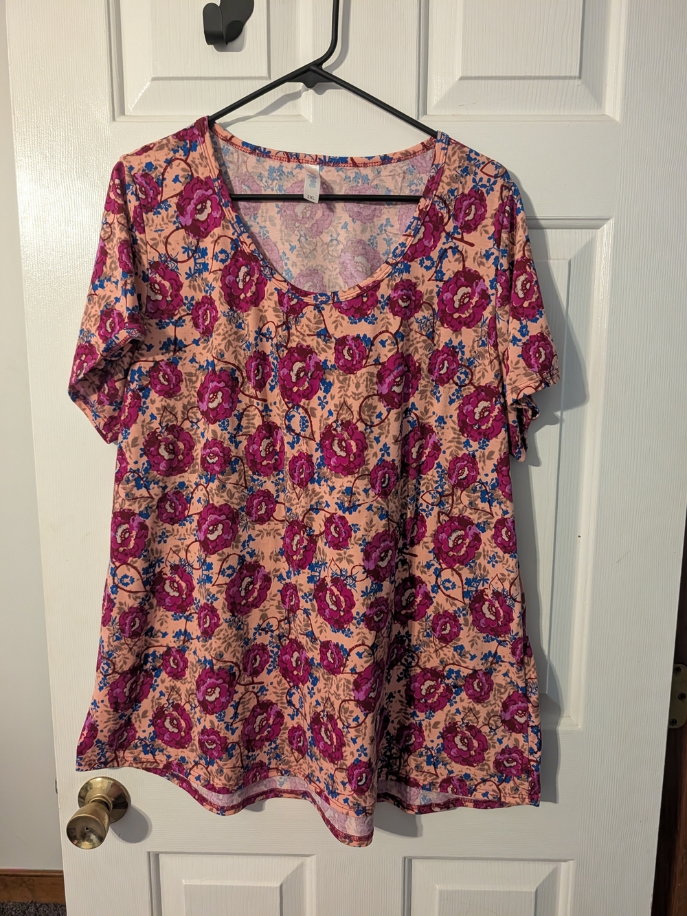 LuLaRoe 2XL Floral Short Sleeve Scoop Neck Top | Pink & Purple
